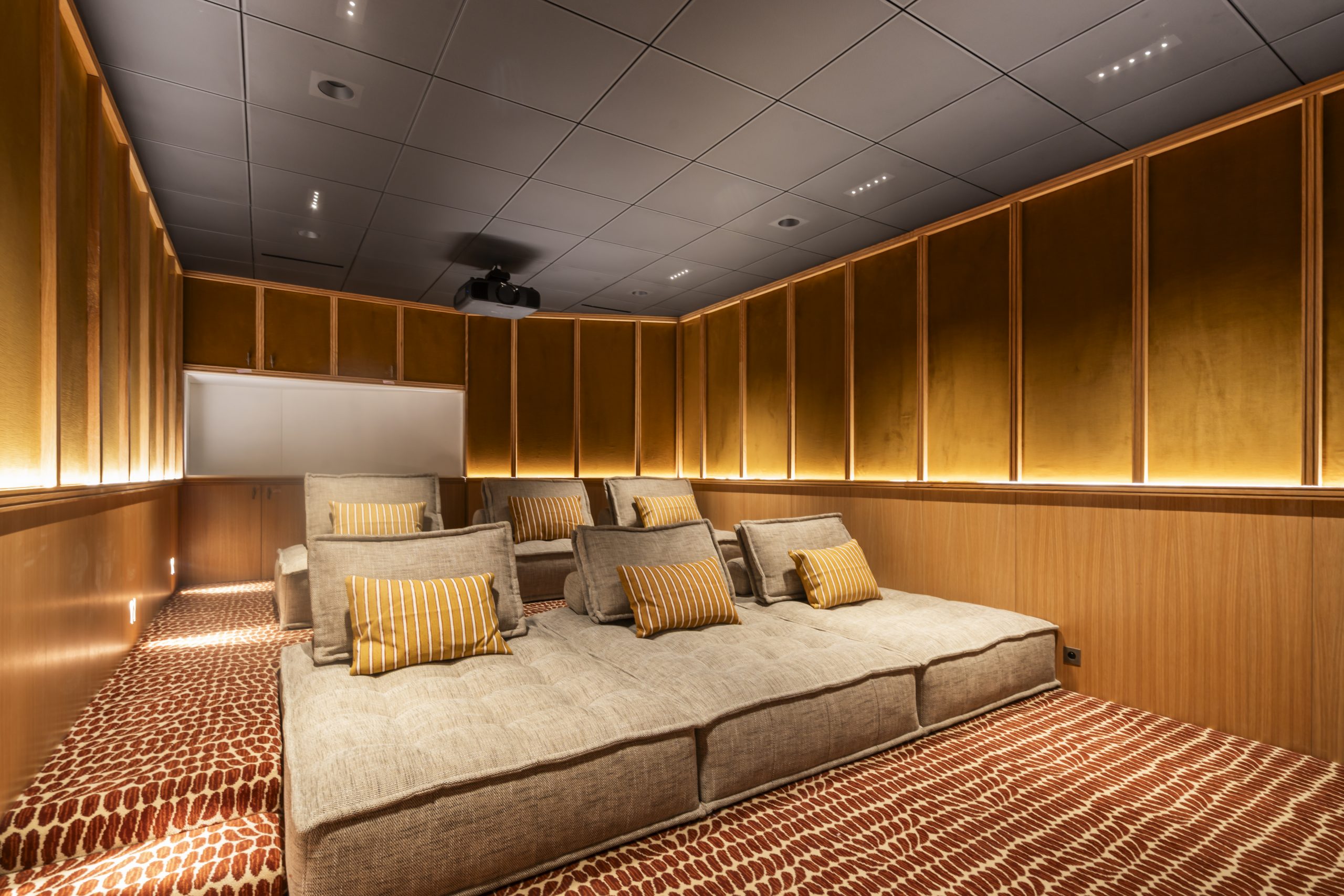 wide slider image