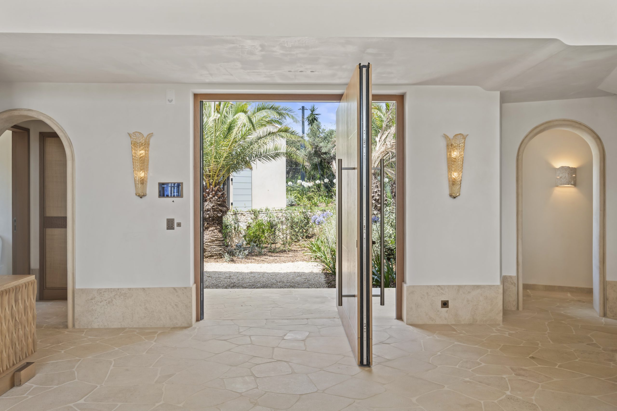 wide slider image